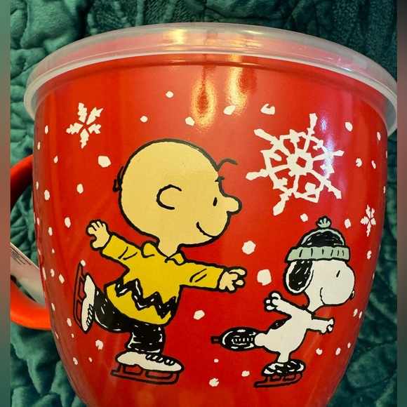 Peanuts Snoopy Soup bowl with lid. - Picture 1 of 2